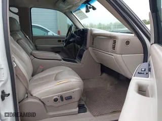 2003 Chevrolet Tahoe LT with VIN 1GNEC13Z93R305114, listed as a IAAI auction lot 41956937 with 176,305 mi miles. Bid and sale history available at carsss.com. Image 5.