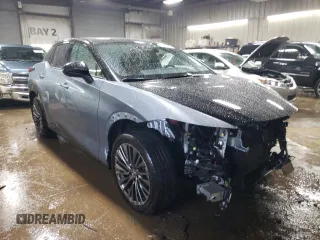 2023 Lexus RZ 450e Premium z VIN JTJAAAAB1PA004373, wystawiony jako Copart lot #48545194 z przebiegiem 21 710 mil mil oraz Szkody całkowita. Historia ofert i sprzedaży dostępna na DreamBid. Obrazek 4.