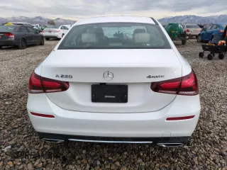 2021 Mercedes-Benz A 220 z VIN W1K3G4FB5MJ295398, wystawiony jako Copart lot #85336954 z przebiegiem Nie podano mil oraz Szkoda całkowita • Salvage title. Historia ofert i sprzedaży dostępna na DreamBid. Obrazek 6.