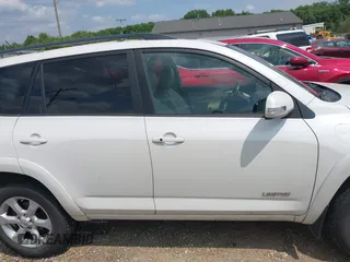2011 Toyota RAV4 Limited z VIN 2T3DF4DV3BW126932, wystawiony jako IAAI lot #42422832 z przebiegiem 91 770 mil mil oraz . Historia ofert i sprzedaży dostępna na DreamBid. Obrazek 14.