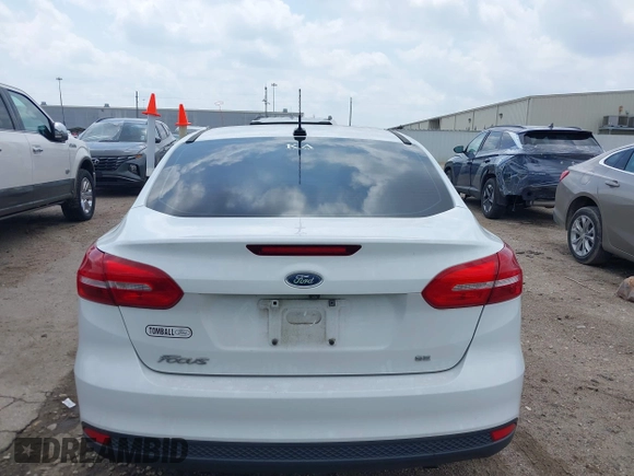 2018 Ford Focus SE z VIN 1FADP3F22JL292697, wystawiony jako IAAI lot #42094271 z przebiegiem 43 614 mil mil oraz . Historia ofert i sprzedaży dostępna na DreamBid. Obrazek 16.