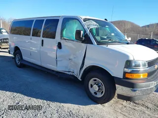 2020 Chevrolet Express Passenger LT z VIN 1GAZGPFG4L1209801, wystawiony jako IAAI lot #40992985 z przebiegiem 96 647 mil mil oraz . Historia ofert i sprzedaży dostępna na DreamBid. Obrazek 1.
