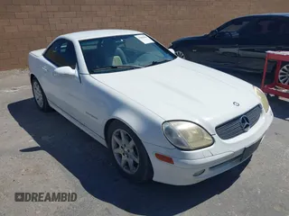 2001 Mercedes-Benz SLK 230 Kompressor z VIN WDBKK49F31F184056, wystawiony jako IAAI lot #42850985 z przebiegiem 233 985 mil mil oraz . Historia ofert i sprzedaży dostępna na DreamBid. Obrazek 1.
