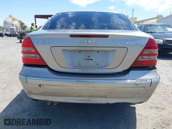2004 Mercedes-Benz C 230 Kompressor с VIN WDBRF40J64F459900, выставлен на аукционе IAAI как лот 42500575 с пробегом 231 657 миль миль и . История ставок и продаж доступна на DreamBid. Изображение 6.