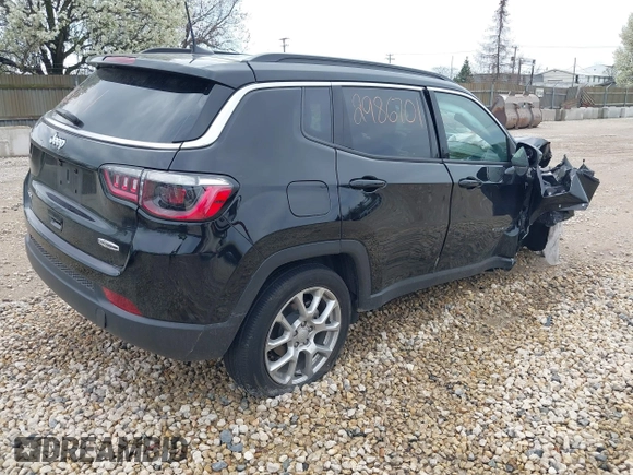 2024 Jeep Compass Latitude Lux with VIN 3C4NJDFN9RT143218, listed as a IAAI auction lot 42109742 with 25,919 mi miles and . Bid and sale history available at DreamBid. Image 4.