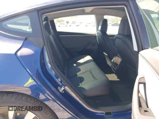 2024 Tesla Model 3 z VIN 5YJ3E1EAXRF751577, wystawiony jako IAAI lot #41831992 z przebiegiem 11 mil mil oraz . Historia ofert i sprzedaży dostępna na DreamBid. Obrazek 8.