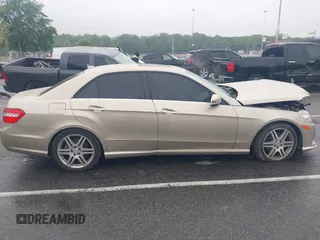 2010 Mercedes-Benz E 350 Luxury z VIN WDDHF8HBXAA082309, wystawiony jako IAAI lot #42333173 z przebiegiem 82 373 mil mil oraz . Historia ofert i sprzedaży dostępna na DreamBid. Obrazek 13.