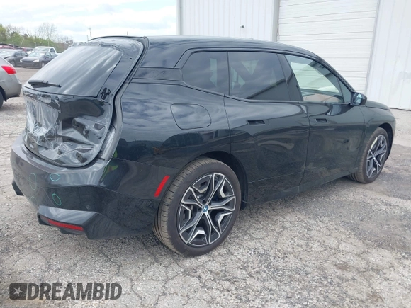 2024 BMW iX xDrive50 z VIN WB523CF03RCN81221, wystawiony jako IAAI lot #42029754 z przebiegiem Nie podano mil oraz . Historia ofert i sprzedaży dostępna na DreamBid. Obrazek 4.