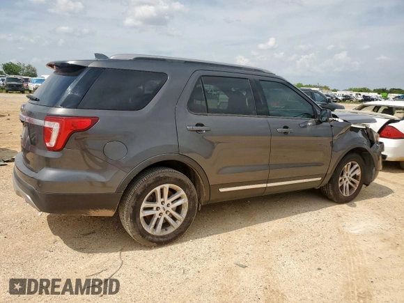 2017 Ford Explorer XLT with VIN 1FM5K7D87HGC22106, listed as a Copart auction lot 58682755 with 122,488 mi miles and Salvage title. Bid and sale history available at DreamBid. Image 3.