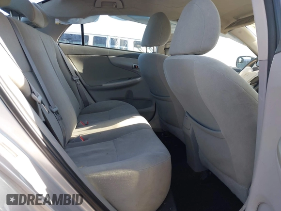 2010 Toyota Corolla z VIN 1NXBU4EE6AZ294311, wystawiony jako IAAI lot #42274105 z przebiegiem Nie podano mil oraz . Historia ofert i sprzedaży dostępna na DreamBid. Obrazek 8.