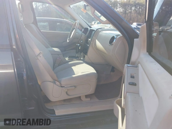 2006 Ford Explorer XLS with VIN 1FMEU62E16UA28599, listed as a IAAI auction lot 41638404 with 103,783 mi miles. Bid and sale history available at carsss.com. Image 5.