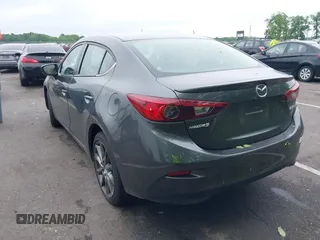 2018 Mazda 3 Touring z VIN 3MZBN1V31JM268280, wystawiony jako IAAI lot #42276418 z przebiegiem 58 366 mil mil oraz . Historia ofert i sprzedaży dostępna na DreamBid. Obrazek 3.