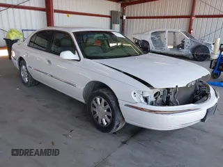 2000 Lincoln Continental with VIN 1LNHM97V9YY821894, listed as a IAAI auction lot 41657199 with 218,330 mi miles. Bid and sale history available at carsss.com. Image 1.