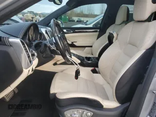 2016 Porsche Cayenne Turbo z VIN WP1AC2A22GLA88192, wystawiony jako Copart lot #86854034 z przebiegiem 42 288 mil mil oraz Szkoda całkowita • Salvage title. Historia ofert i sprzedaży dostępna na DreamBid. Obrazek 7.