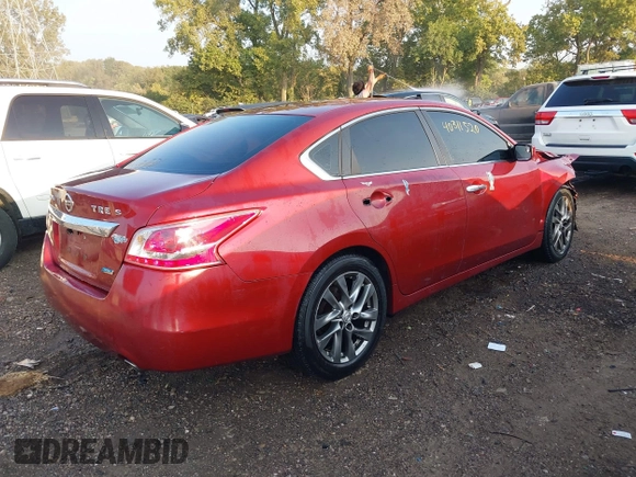 2014 Nissan Altima S with VIN 1N4AL3AP3EN351364, listed as a IAAI auction lot 40311520 with 236,550 mi miles and . Bid and sale history available at carsss.com. Image 4.
