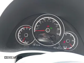2015 Volkswagen Beetle Classic с VIN 3VW517AT4FM809038, выставлен на аукционе IAAI как лот 42621859 с пробегом 106 118 миль миль и . История ставок и продаж доступна на DreamBid. Изображение 7.
