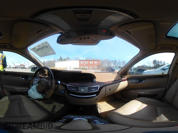2012 Mercedes-Benz S 550 z VIN WDDNG9EB0CA477810, wystawiony jako IAAI lot #41945862 z przebiegiem 82 090 mil mil oraz . Historia ofert i sprzedaży dostępna na DreamBid. Obrazek 19.