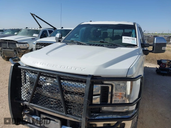 2018 Ford Super Duty F-250 SRW XL with VIN 1FT7W2BTXJEC06639, listed as a IAAI auction lot 41967788 with 278,793 mi miles. Bid and sale history available at carsss.com. Image 6.