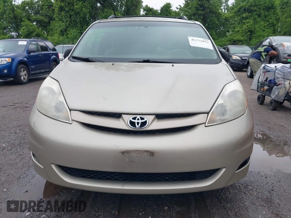 2008 Toyota Sienna CE z VIN 5TDZK23C88S141135, wystawiony jako IAAI lot #42272852 z przebiegiem 241 336 mil mil oraz . Historia ofert i sprzedaży dostępna na DreamBid. Obrazek 6.
