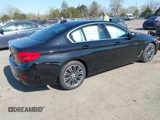 2020 BMW 5 Series 530i xDrive z VIN WBAJR7C03LCD76807, wystawiony jako IAAI lot #41887586 z przebiegiem 54 830 mil mil oraz . Historia ofert i sprzedaży dostępna na DreamBid. Obrazek 4.