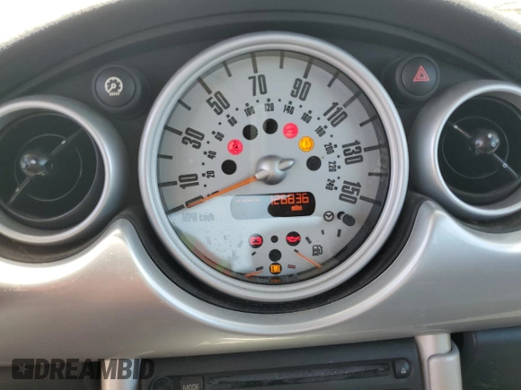 2006 MINI Hardtop with VIN WMWRC33516TK73752, listed as a Copart auction lot 62053245 with 126,836 mi miles and Clean title. Bid and sale history available at DreamBid. Image 9.