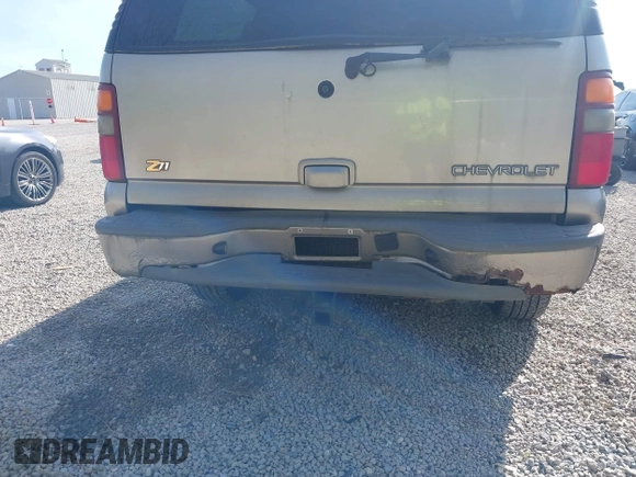 2003 Chevrolet Suburban Z71 with VIN 3GNFK16Z73G190936, listed as a IAAI auction lot 42078452 with 231,121 mi miles. Bid and sale history available at carsss.com. Image 6.