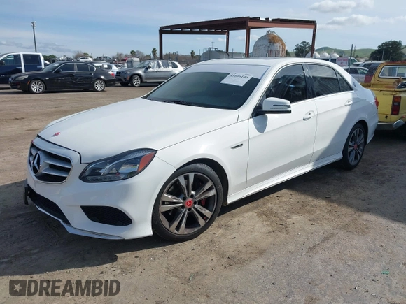 2014 Mercedes-Benz E 350 Sport z VIN WDDHF5KB7EA877606, wystawiony jako IAAI lot #41600100 z przebiegiem 99 682 mil mil oraz . Historia ofert i sprzedaży dostępna na DreamBid. Obrazek 18.