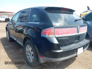 2007 Lincoln MKX z VIN 2LMDU68C07BJ40100, wystawiony jako IAAI lot #42429186 z przebiegiem 189 587 mil mil oraz . Historia ofert i sprzedaży dostępna na DreamBid. Obrazek 3.