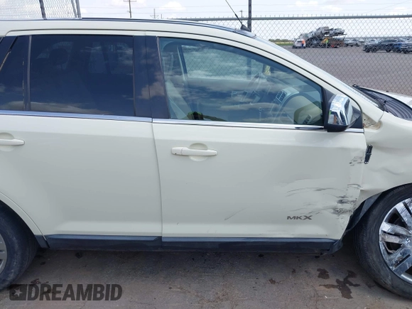 2008 Lincoln MKX with VIN 2LMDU88C88BJ15930, listed as a IAAI auction lot 41949307 with 146,255 mi miles. Bid and sale history available at carsss.com. Image 13.