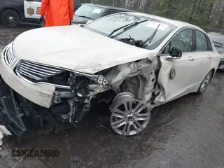 2015 Lincoln MKZ z VIN 3LN6L2JK1FR603766, wystawiony jako IAAI lot #41975944 z przebiegiem 81 547 mil mil oraz . Historia ofert i sprzedaży dostępna na DreamBid. Obrazek 17.