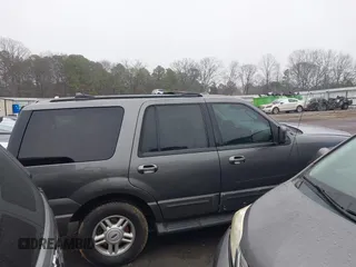 2004 Ford Expedition Special Service with VIN 1FMPU15L44LB05801, listed as a IAAI auction lot 41553046 with 286,759 mi miles. Bid and sale history available at carsss.com. Image 13.