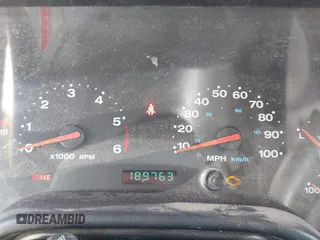 2003 Jeep Wrangler SE z VIN 1J4FA29113P323655, wystawiony jako IAAI lot #42704498 z przebiegiem 189 763 mil mil oraz . Historia ofert i sprzedaży dostępna na DreamBid. Obrazek 7.