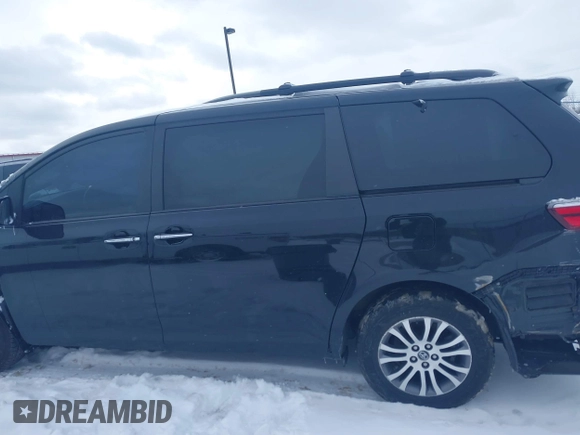 2019 Toyota Sienna XLE Auto Access Seat with VIN 5TDYZ3DC5KS967976, listed as a IAAI auction lot 41623525 with 83,527 mi miles. Bid and sale history available at carsss.com. Image 15.