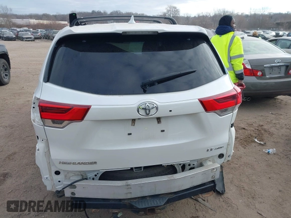 2017 Toyota Highlander LE with VIN 5TDBZRFH2HS409738, listed as a IAAI auction lot 41016417 with 150,417 mi miles and . Bid and sale history available at DreamBid. Image 16.