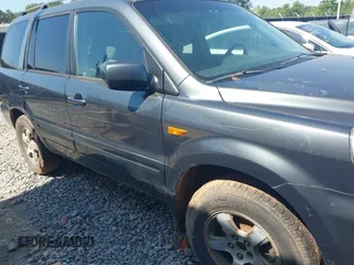 2006 Honda Pilot EX-L with VIN 2HKYF187X6H557468, listed as a IAAI auction lot 42017101 with 213,425 mi miles and . Bid and sale history available at carsss.com. Image 6.