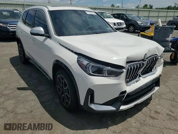 2023 BMW X1 xDrive28i z VIN WBX73EF02P5Y15293, wystawiony jako Copart lot #57629965 z przebiegiem 7 381 mil mil oraz Szkoda całkowita • Salvage title. Historia ofert i sprzedaży dostępna na DreamBid. Obrazek 14.