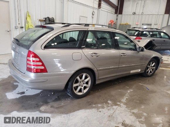 2005 Mercedes-Benz C 240 z VIN WDBRH81JX5F565395, wystawiony jako Copart lot #69967244 z przebiegiem 141 692 mil mil oraz Nie do naprawy. Historia ofert i sprzedaży dostępna na DreamBid. Obrazek 3.