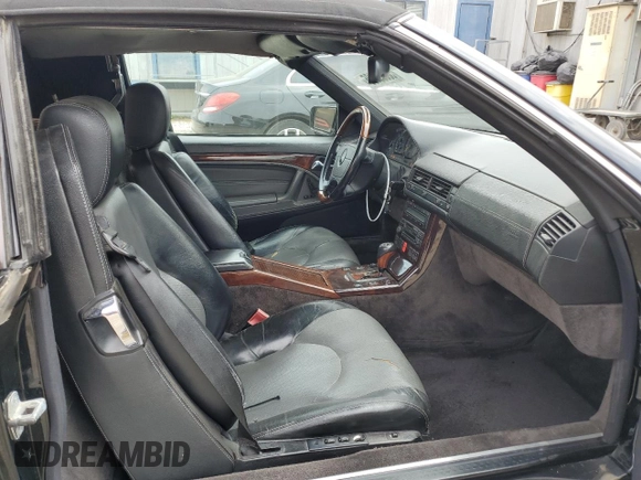 1998 Mercedes-Benz SL z VIN WDBFA76F6WF165874, wystawiony jako Copart lot #53392195 z przebiegiem 141 126 mil mil oraz Tytuł czysty. Historia ofert i sprzedaży dostępna na DreamBid. Obrazek 10.