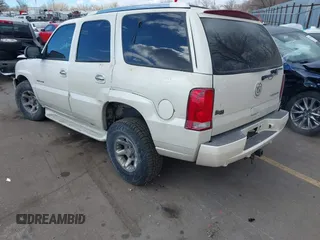 2003 Cadillac Escalade z VIN 1GYEK63N53R304400, wystawiony jako IAAI lot #41544697 z przebiegiem 207 913 mil mil oraz . Historia ofert i sprzedaży dostępna na DreamBid. Obrazek 3.