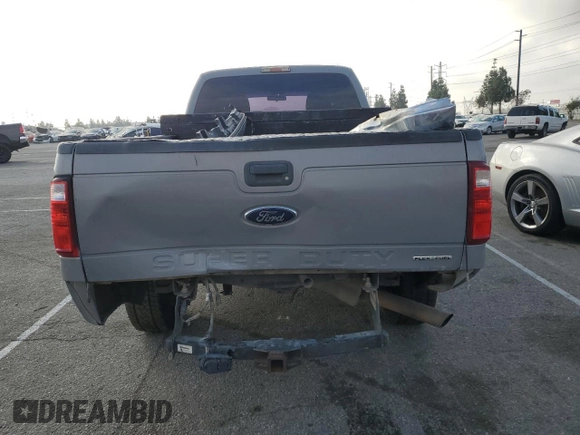 2013 Ford F-250 XL z VIN 1FT7X2A66DEB77282, wystawiony jako Copart lot #84869404 z przebiegiem 283 377 mil mil oraz Czysty tytuł • Clean title. Historia ofert i sprzedaży dostępna na DreamBid. Obrazek 6.