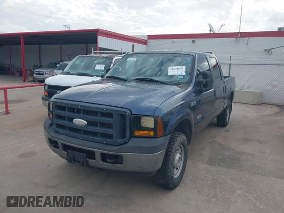 2006 Ford F-250 XL z VIN 1FTSW21P16ED82243, wystawiony jako IAAI lot #42674637 z przebiegiem 153 467 mil mil oraz . Historia ofert i sprzedaży dostępna na DreamBid. Obrazek 6.