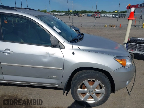 2008 Toyota RAV4 Limited с VIN JTMZD31V085088232, выставлен на аукционе IAAI как лот 42334920 с пробегом Не указан миль и . История ставок и продаж доступна на DreamBid. Изображение 12.