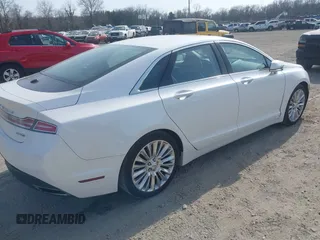 2016 Lincoln MKZ with VIN 3LN6L2J91GR620193, listed as a IAAI auction lot 41807038 with 61,235 mi miles. Bid and sale history available at carsss.com. Image 4.