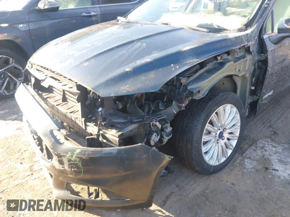 2015 Ford Fusion SE Hybrid with VIN 3FA6P0LUXFR165766, listed as a IAAI auction lot 41409353 with 32,388 mi miles. Bid and sale history available at carsss.com. Image 6.
