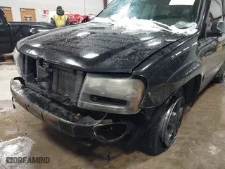 2005 Chevrolet TrailBlazer LT with VIN 1GNDT13S752266601, listed as a IAAI auction lot 41396007 with 204,190 mi miles. Bid and sale history available at carsss.com. Image 6.