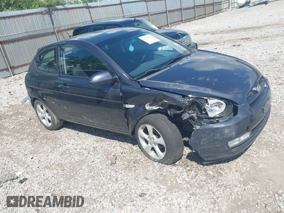 2008 Hyundai Accent SE z VIN KMHCN36C28U063313, wystawiony jako IAAI lot #42241892 z przebiegiem 147 097 mil mil oraz . Historia ofert i sprzedaży dostępna na DreamBid. Obrazek 1.