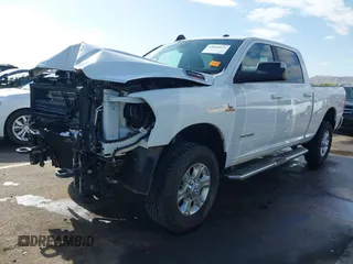 2021 Ram 2500 Big Horn z VIN 3C6UR5DLXMG648737, wystawiony jako IAAI lot #42066827 z przebiegiem 82 053 mil mil oraz . Historia ofert i sprzedaży dostępna na DreamBid. Obrazek 18.