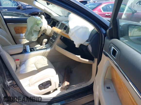 2011 Lincoln MKS EcoBoost with VIN 1LNHL9FT8BG607074, listed as a IAAI auction lot 42640791 with 187,795 mi miles and . Bid and sale history available at DreamBid. Image 5.