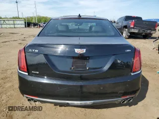 2018 Cadillac CT6 AWD z VIN 1G6KB5RS9JU132448, wystawiony jako Copart lot #56559515 z przebiegiem 109 823 mil mil oraz Szkody całkowita. Historia ofert i sprzedaży dostępna na DreamBid. Obrazek 6.
