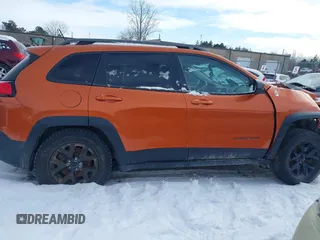 2015 Jeep Cherokee Trailhawk with VIN 1C4PJMBS9FW655233, listed as a IAAI auction lot 41430715 with 138,181 mi miles and . Bid and sale history available at carsss.com. Image 14.